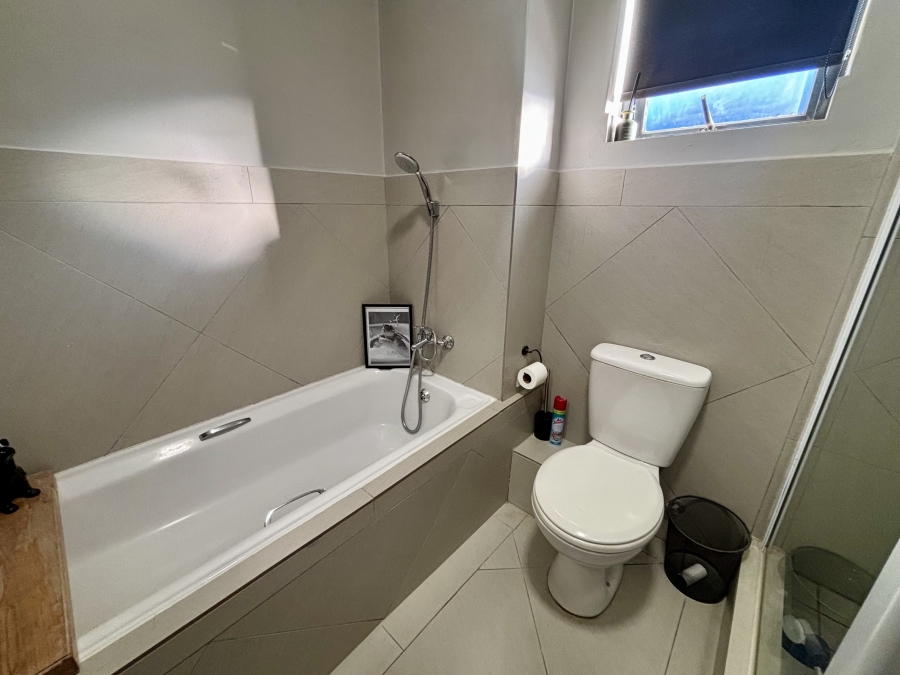 To Let 2 Bedroom Property for Rent in Buh Rein Estate Western Cape